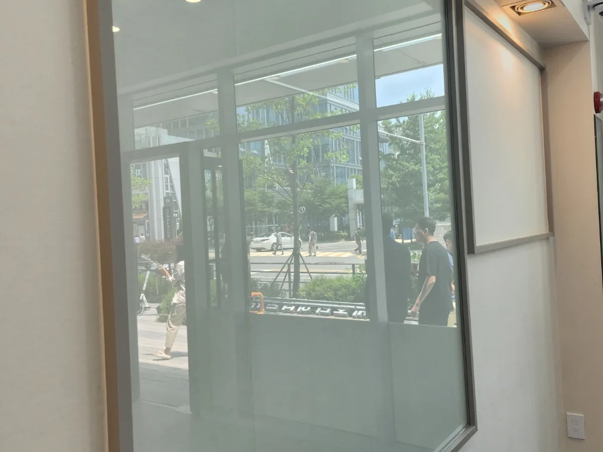 세종시 누리동 매장 내부 유리·창 청소 사례 - 행진크린